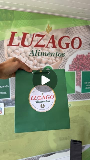 Sacola verde personalizada da Luzago Alimentos